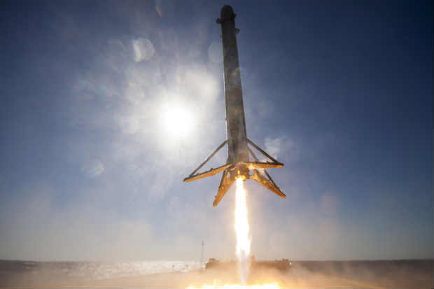 Pouso bem sucedido ocorreu depois de tr&Ecirc;s tentativas falhas. Foto: Divulga&ccedil;&atilde;o/SpaceX/