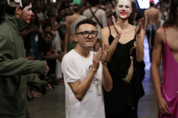 Lindebergue é um dos expoentes da moda autoral no Ceará. Foto: Roberta Braga/Silvia Boriello/Ricardo K./Divulgação