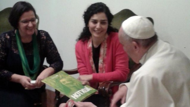 A atriz considera que o papa passa uma imagem da tolerância religiosa e espiritual. Foto: Facebook/Reprodução/ A atriz considera que o papa passa uma imagem da tolerância religiosa e espiritual. Foto: Facebook/Reprodução/