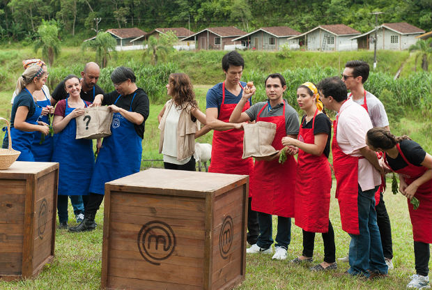 No primeiro bloco cozinheiros tiveram que trabalhar em equipe e fazer um menu ovolactovegetariano. Fotos: Carlos Reinis/Band/ No primeiro bloco cozinheiros tiveram que trabalhar em equipe e fazer um menu ovolactovegetariano. Fotos: Carlos Reinis/Band/