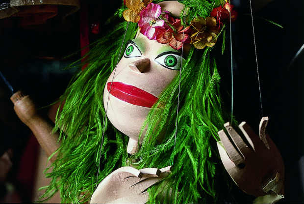 Um baú de fundo fundo foi o primeiro espetáculo a ir para o exterior. Foto: Giramundo/Divulgação