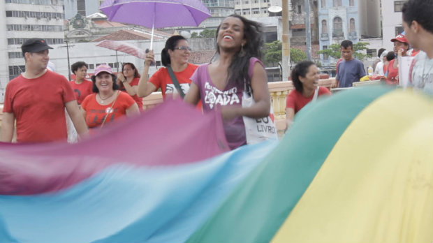 Robeyonce estrela o vídeo Primeiro de maio. Foto: YouTube/Reprodução/ Robeyonce estrela o vídeo Primeiro de maio. Foto: YouTube/Reprodução/