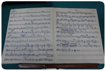 Muitas das partituras originais, manuscritas, estão arquivadas no Conservatório Pernambucano de Música. Foto: Ricardo Fernandes/DP
