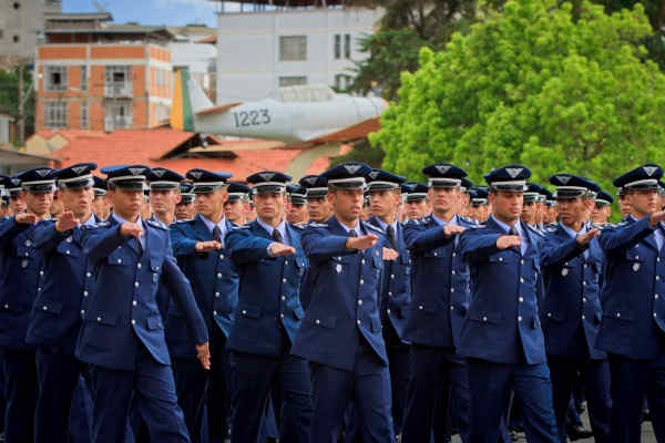 Apesar do avanço tardio, a seleção reserva apenas 11% do total de vagas para candidatas (20 chances de 180). Foto: FAB/Divulgação/ Apesar do avanço tardio, a seleção reserva apenas 11% do total de vagas para candidatas (20 chances de 180). Foto: FAB/Divulgação/