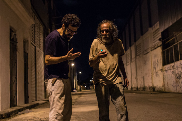 Cabús dirige o ator Cláudio Ferrário nas filmagens. Foto: Ju Brayner/ Divulgação/ Cabús dirige o ator Cláudio Ferrário nas filmagens. Foto: Ju Brayner/ Divulgação/