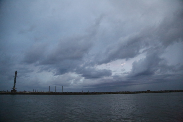 Segundo projeções, o Recife deve voltar a ser alvo de fortes chuvas que caem em poucas horas. Foto: Hesíodo Góes/Esp.DP.