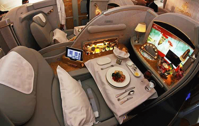 Na primeira classe da Emirates Airlines, o conforto é digno de reis. Foto: Emirates Airlines/Divulgação/ Na primeira classe da Emirates Airlines, o conforto é digno de reis. Foto: Emirates Airlines/Divulgação/