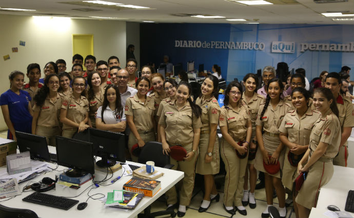 Os alunos passaram pela redação e depois visitaram o centro de documentação do jornal. Foto: Teresa Maia/DP/ Os alunos passaram pela redação e depois visitaram o centro de documentação do jornal. Foto: Teresa Maia/DP/