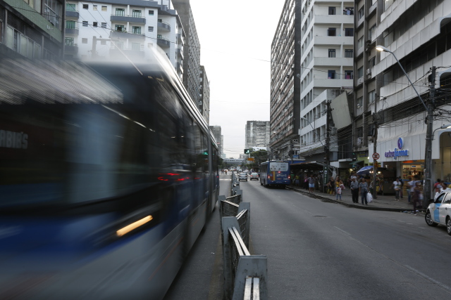 BRT deverá parar na avenida em 2017. Para isso, estudos de matriz de origem e destino estão sendo concluídos. Crédito: Rafael Martins/ Esp. DP
