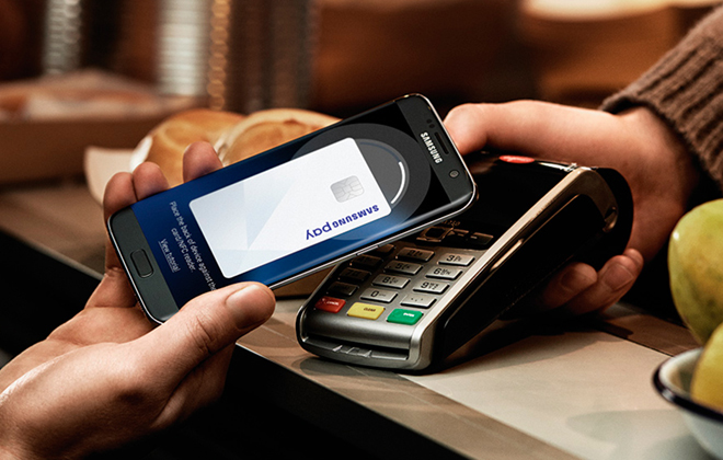 Samsung Pay dispensa a necessidade presencial do cartão e, para usar, não é preciso nenhuma adaptação do estabelecimento. Foto: Samsung/Divulgação