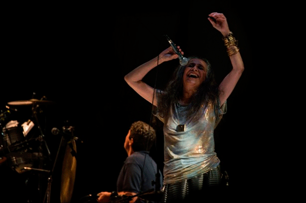 Maria Bethânia em show em Fortaleza, em 2012. Foto: Jefferson Albuquerque/Creative Commons/ Maria Bethânia em show em Fortaleza, em 2012. Foto: Jefferson Albuquerque/Creative Commons/