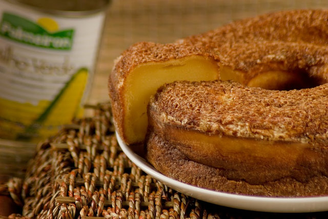 "O bolo quentinho pode ser ótima opção para o café da manhã ou lanche da tarde. Acompanhados por uma fatia de queijo, chá ou café, fica um delícia!", ensina a chef Juliana Santos. Foto: Vitamilho/Divulgação/ "O bolo quentinho pode ser ótima opção para o café da manhã ou lanche da tarde. Acompanhados por uma fatia de queijo, chá ou café, fica um delícia!", ensina a chef Juliana Santos. Foto: Vitamilho/Divulgação/