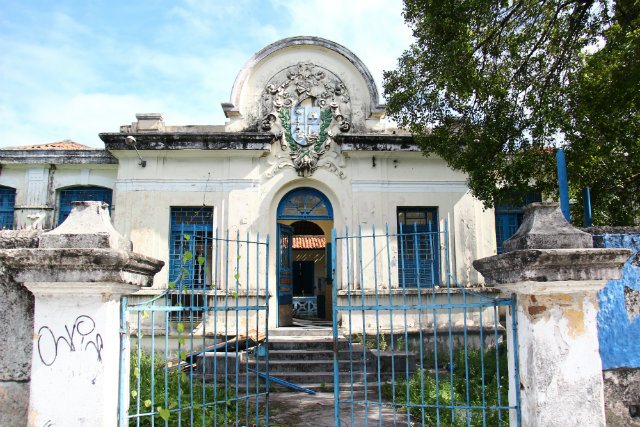 Prédio construído em 1924 fica em frente à Praça Sérgio Loreto, no bairro de São José.  Foto: Karina Morais/Esp.DP/