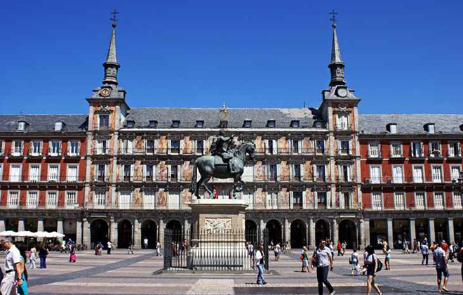 Plaza Mayor é parada obrigatória em Madri. Foto: Victor Ferrando/Flickr