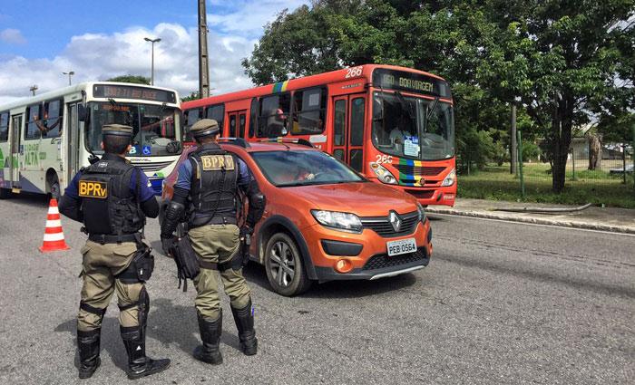 Policiais rodoviários federais realizam vigilância nas rodovias.
Foto: Karina Morais/Esp DP.