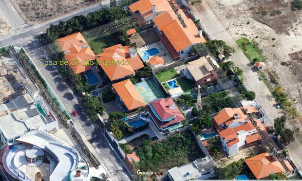 Sérgio Machado cumpre pena num casarão bem próximo à Praia do Futuro, um dos principais pontos turísticos de Fortaleza. Ele vai devolver R$ 75 milhões aos cofres públicos em parcelas. Na última sexta-feira, ele devolveu R$ 8 milhões. Crédito: reprodução do Google/ Sérgio Machado cumpre pena num casarão bem próximo à Praia do Futuro, um dos principais pontos turísticos de Fortaleza. Ele vai devolver R$ 75 milhões aos cofres públicos em parcelas. Na última sexta-feira, ele devolveu R$ 8 milhões. Crédito: reprodução do Google/