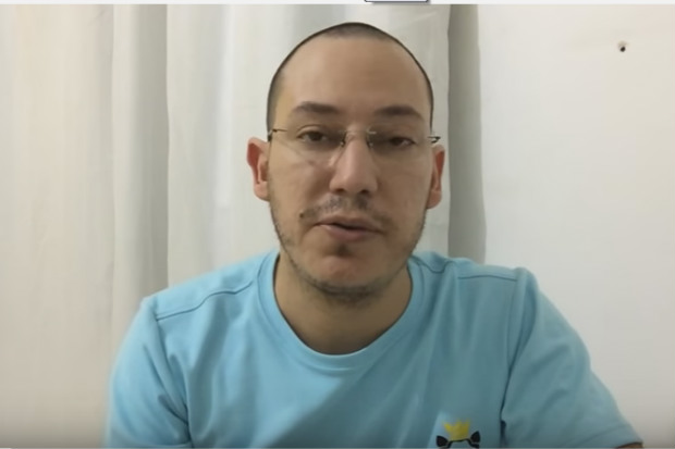 No vídeo, postado no canal YouTube, Felipe dá detalhes sobre como chegou na clínica psiquiátrica e os cinco dias que passou na prisão. Foto: Reprodução/Facebook