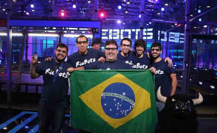 A equipe se dedica a produzir robôs de competição e, durante 13 anos, já produziu mais de 50 deles.
Foto: Divulgação./