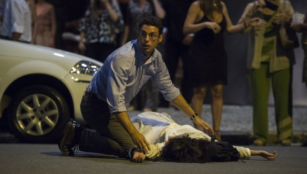 Cauã Reymond vive Maurício, preso por praticar eutanásia na esposa. Foto: TV Globo/Divulgação/ Cauã Reymond vive Maurício, preso por praticar eutanásia na esposa. Foto: TV Globo/Divulgação/