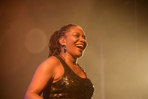 Margareth Menezes cantou versões intimistas de músicas de Gil e Caetano. Foto: Laís Domingues
