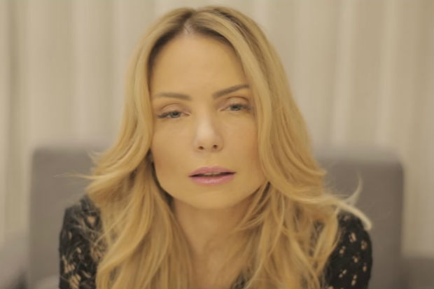Em vídeo, pastora Bianca Toledo leu uma carta que foi analisada pelo seu advogado sobre o abuso sofrido pelo filho. Foto: Reprodução/YouTube/