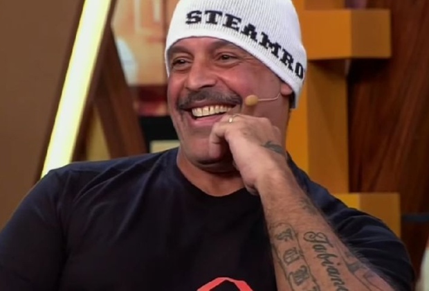 "Pintou a cara de pau dela de verde e amarelo, quando na verdade deveria ter pintado de vermelho", disse o ator. Foto: Band/Reprodução/ "Pintou a cara de pau dela de verde e amarelo, quando na verdade deveria ter pintado de vermelho", disse o ator. Foto: Band/Reprodução/