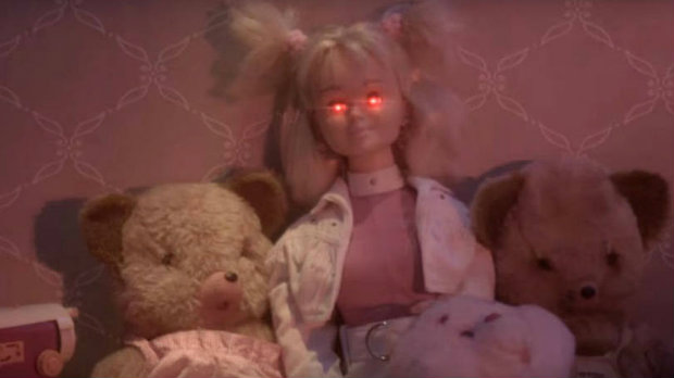 A boneca aparece ao lado de outros brinquedos famosos na década de 1980. Foto: YouTube/Reprodução/ A boneca aparece ao lado de outros brinquedos famosos na década de 1980. Foto: YouTube/Reprodução/