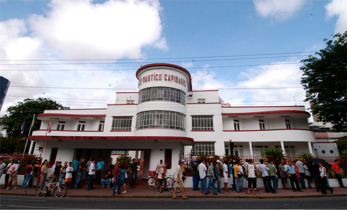 O complexo, que inclui dois edif&iacute;cios, piscina ol&iacute;mpica, quadra de basquete, espa&ccedil;o para festa e campo de futebol, est&aacute; avaliado em R$ 100 milh&otilde;es. Foto: Glauco Sp&iacute;ndola/DP/Arquivo/