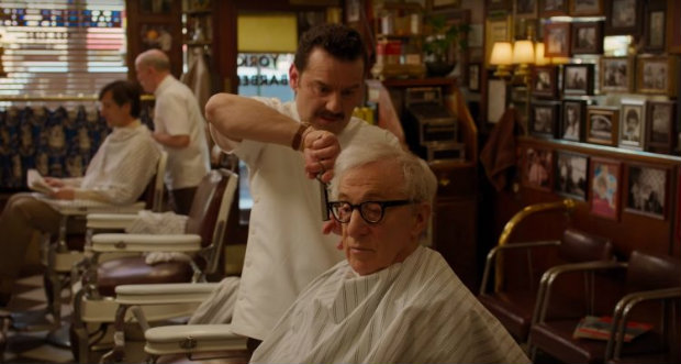 No v&iacute;deo, Woody Allen est&aacute; em uma barbearia. Foto: Facebook/Reprodu&ccedil;&atilde;o/