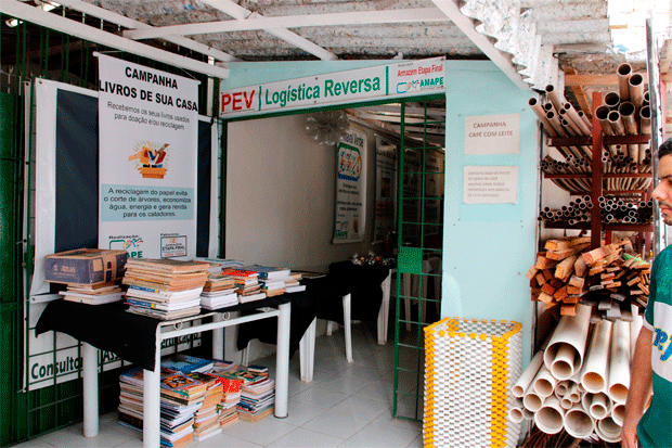 Cerca de 10 mil livros já foram arrecadados pela ONG somente este ano, segundo os responsáveis pelo projeto. Foto: Anderson Freire/Esp.Dp