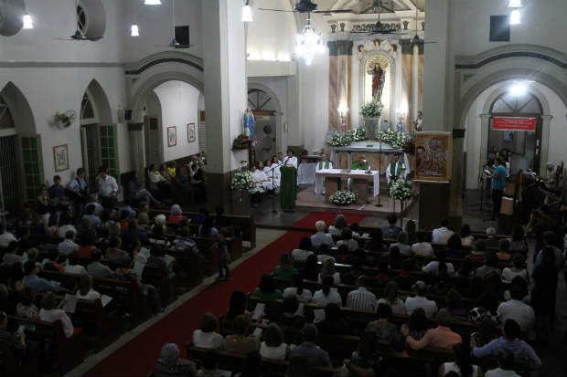 Celebra&ccedil;&atilde;o ocorreu na Par&oacute;quia de Casa Forte, na Zona Norte do Recife. Foto: Julio Jacobina/DP/