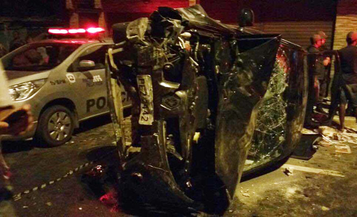 O carro ficou completamente destruído. Foto: Cortesia/ O carro ficou completamente destruído. Foto: Cortesia/