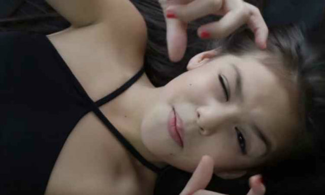 Além dos falsetes, Melody é conhecida pelas paródias. Foto: YouTube/Reprodução