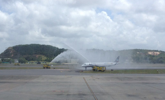 Anúncio do novo voo internacional foi feito durante o batismo de uma aeronave da Azul que leva os dizeres: "Pernambuco, Coração do Nordeste". Foto: André Clemente/DP/