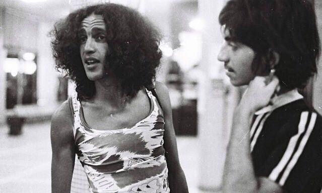 Caetano Veloso e Geneton Moraes Neto durante entrevista para o Diario de Pernambuco em 1971. Foto: Facebook/Reprodução