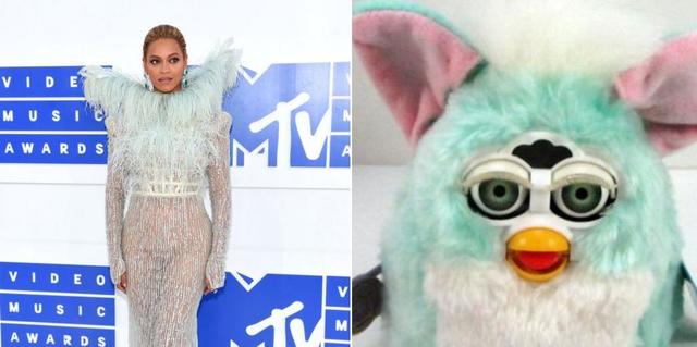 Vestido da cantora foi comparado à boneco infantil. Foto: Twitter/Reprodução/