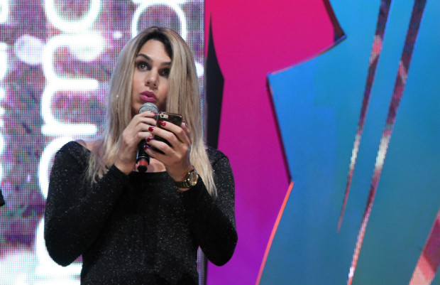 Atriz transexual, Ingrid foi bastante aplaudida ao discursar no palco. Foto: Edison Vara/ Pressphoto/ Divulgação