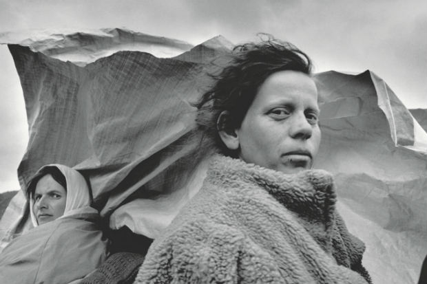 Refugiados kosovares na estrada entre o posto de fronteira de Morini e Kukes - Albânia, 1999. Crédito: Sebastião Salgado/Divulgação/ Refugiados kosovares na estrada entre o posto de fronteira de Morini e Kukes - Albânia, 1999. Crédito: Sebastião Salgado/Divulgação/