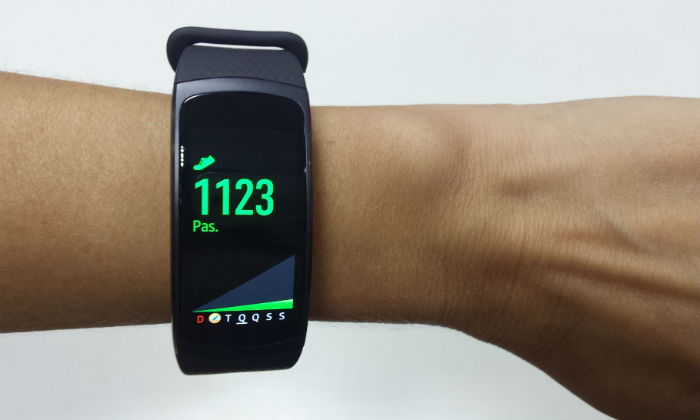 Aparelho parabeniza quando a meta diária de passos é atingida. Foto: Luciana Morosini/DP