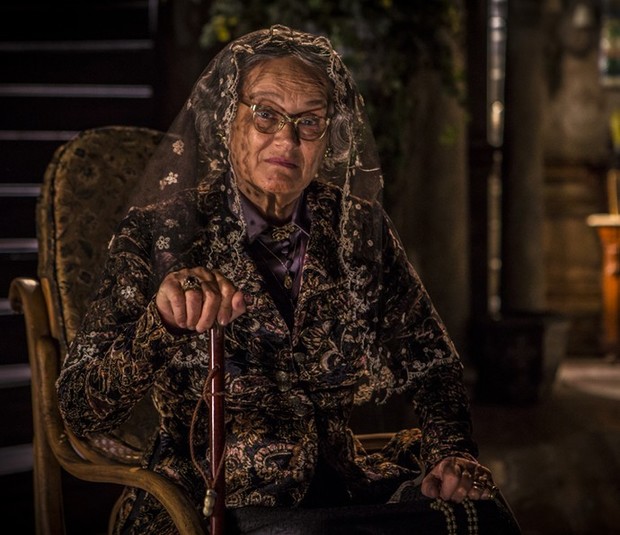 Selma Egrei vive Encarnação. Foto: TV Globo/Divulgação/ Selma Egrei vive Encarnação. Foto: TV Globo/Divulgação/