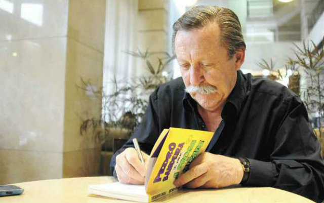 Escritor tem mais de 30 livros publicados para crianças e adolescentes. Foto: Beto Magalhães/EM/D.A Press/