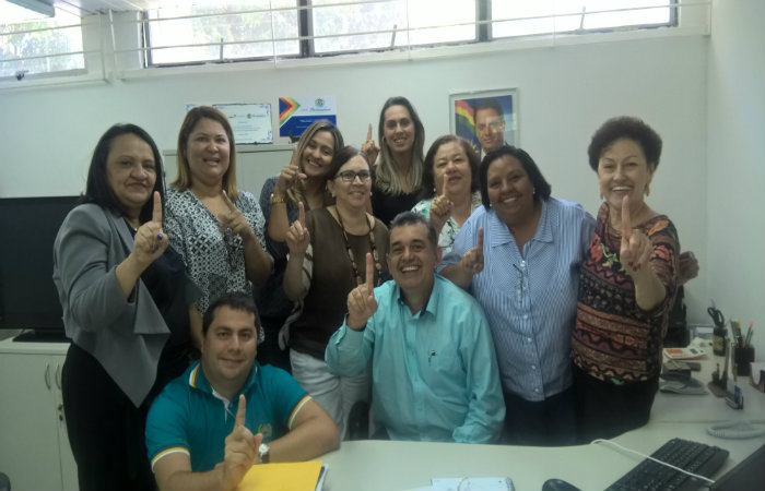 Secret&aacute;rio-executivo de Educa&ccedil;&atilde;o Profissional, Paulo Dutra, e gestores comemoram coloca&ccedil;&atilde;o. Foto: Secretaria de Educa&ccedil;&atilde;o/ Divulga&ccedil;&atilde;o/