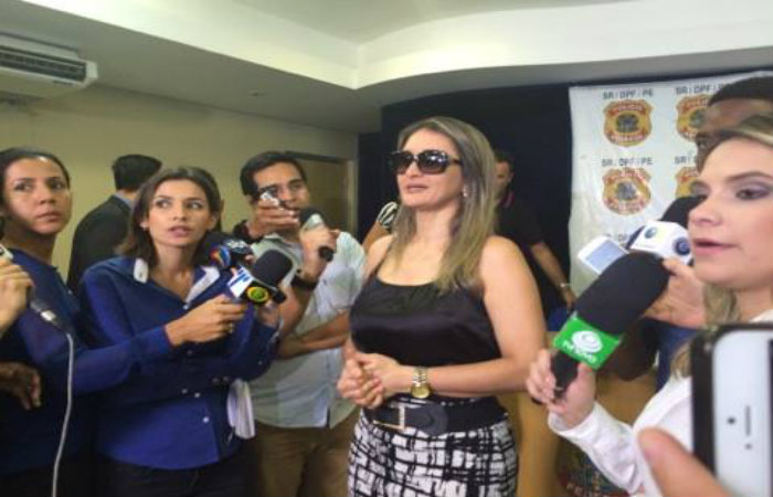 Fisioterapeuta Cl&aacute;udia Boudoux concedeu entrevista na sede da PF antes de deixar o Brasil. Foto: Nath&aacute;lia Fonseca/ DP/