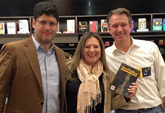 Autores lançam livro na Livraria Cultura, no Rio de Janeiro. Foto: Reprodução/Facebook/ Autores lançam livro na Livraria Cultura, no Rio de Janeiro. Foto: Reprodução/Facebook/
