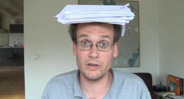 'Em determinado momento, meu trabalho parou de ser Pessoa Que Escreve Livros, para se tornar Pessoa Que Escreveu Um Livro', afirmou o escritor. Foto:YouTube/Reprodu&ccedil;&atilde;o./