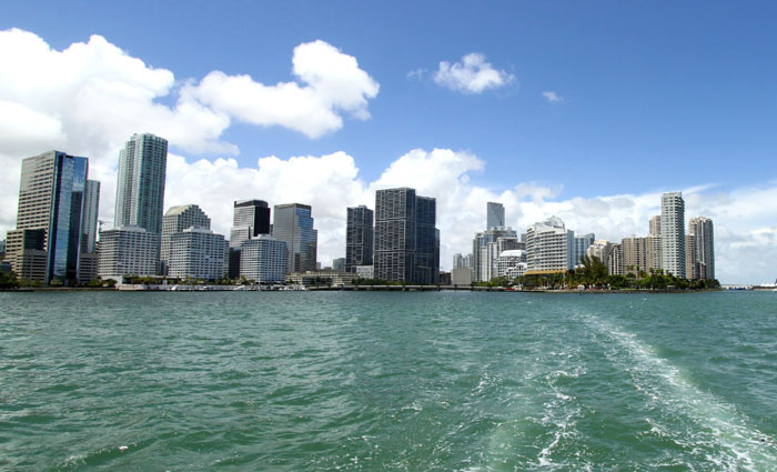 De janeiro a agosto deste ano, Pernambuco recebeu 10,6 mil turistas norte-americanos. Números devem aumentar com voo direto. Foto: Miami Skyline/Divulgação