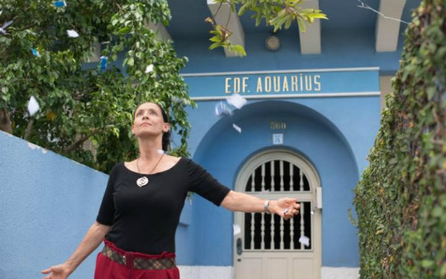 Sonia Braga interpreta a jornalista Clara em Aquarius, do pernambucano Kleber Mendonça Filho. Foto: Vitrine Filmes/Divulgação