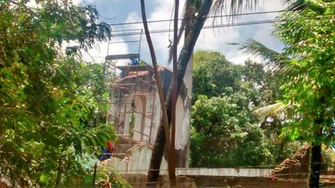Demolição já teve início. Foto: Save o Casarão da Torre/ Reprodução/ Facebook/