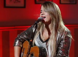 Marília Mendonça assinava composições de outros nomes do sertanejo antes de subir aos palcos. Foto: Texto mais ideias/Divulgação