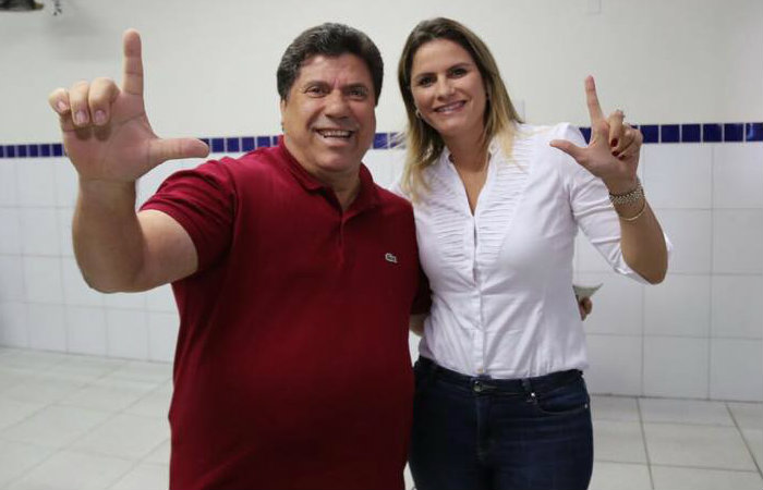 Lula Cabral votou acompanhado da esposa, Polyana Cabral. Foto: Divulgação/ Lula Cabral votou acompanhado da esposa, Polyana Cabral. Foto: Divulgação/